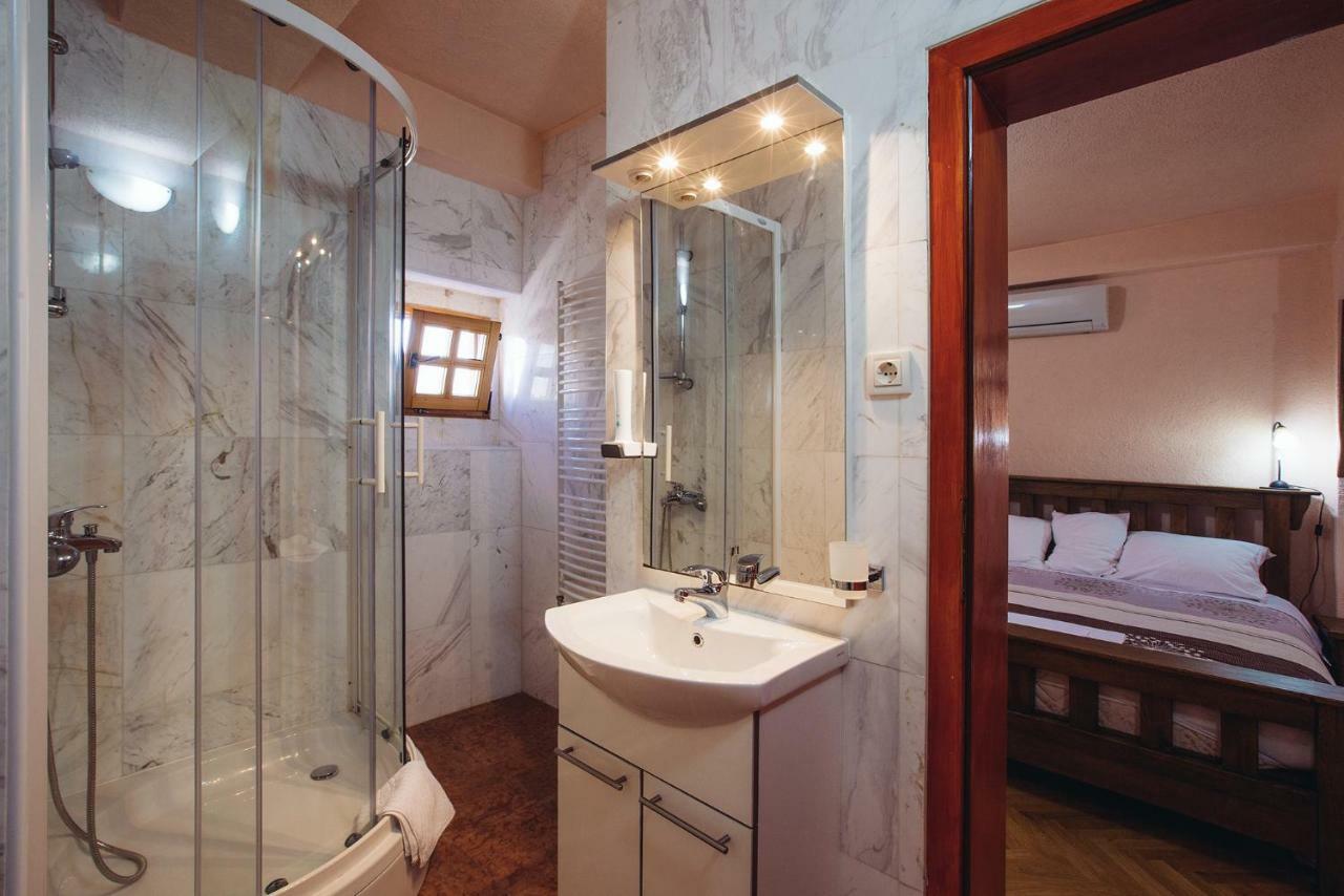 Apartmani I Sobe Dinko Starigrad Paklenica Exterior foto