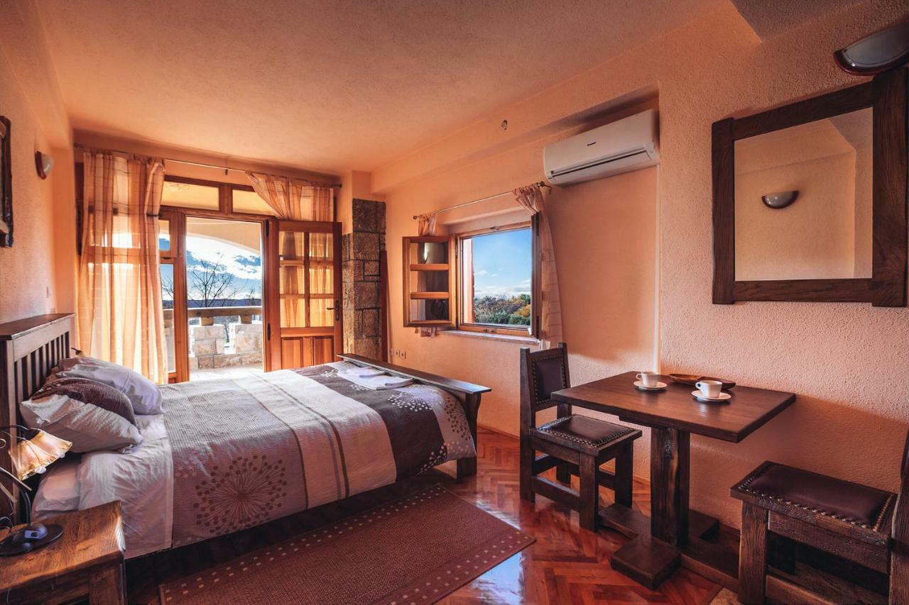 Apartmani I Sobe Dinko Starigrad Paklenica Exterior foto