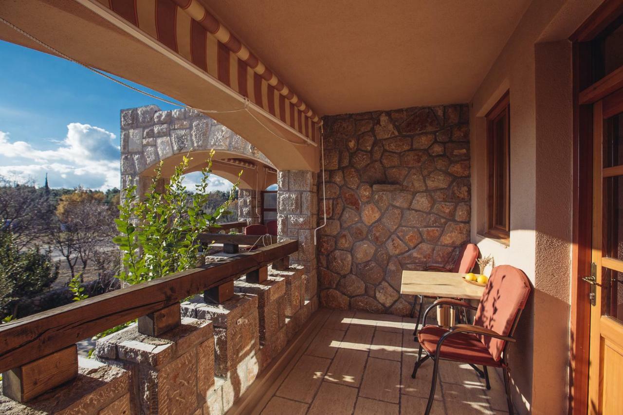 Apartmani I Sobe Dinko Starigrad Paklenica Exterior foto