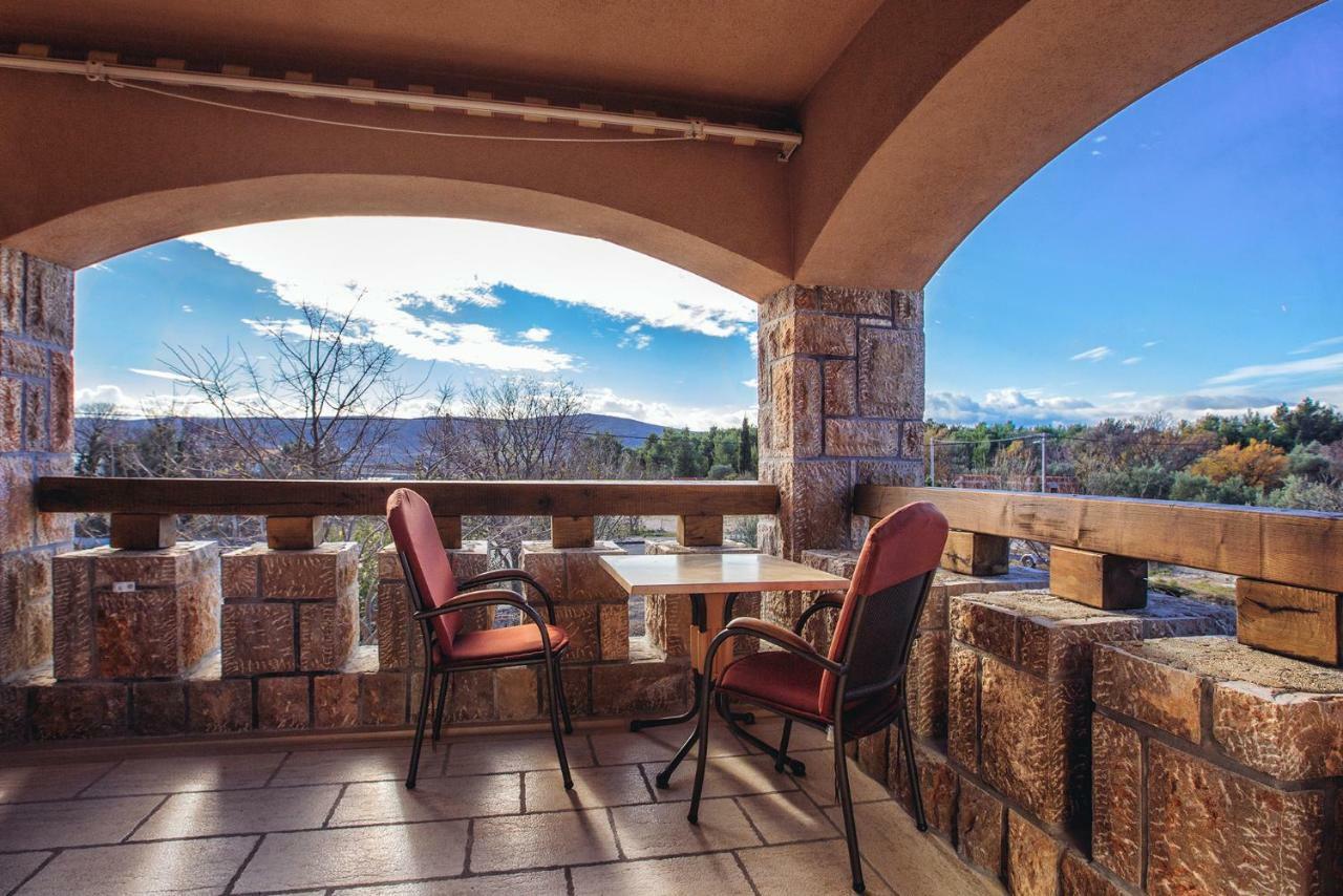 Apartmani I Sobe Dinko Starigrad Paklenica Exterior foto
