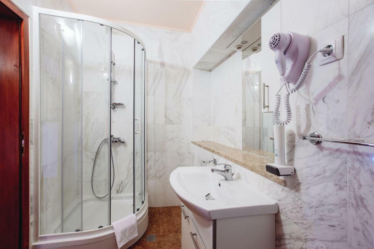 Apartmani I Sobe Dinko Starigrad Paklenica Exterior foto