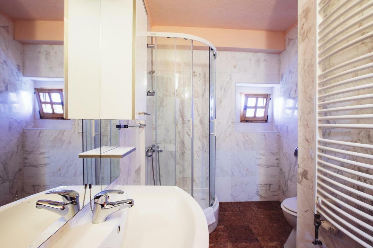 Apartmani I Sobe Dinko Starigrad Paklenica Exterior foto