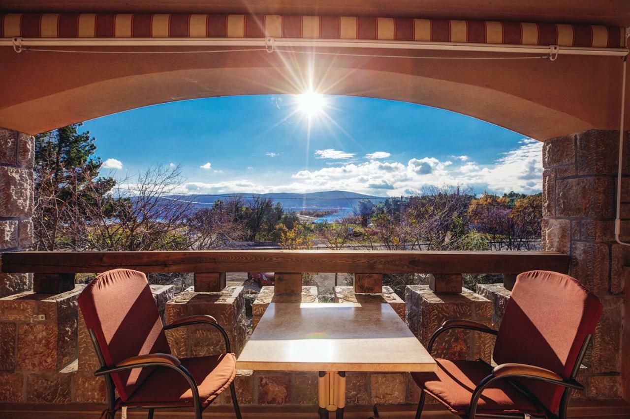 Apartmani I Sobe Dinko Starigrad Paklenica Exterior foto