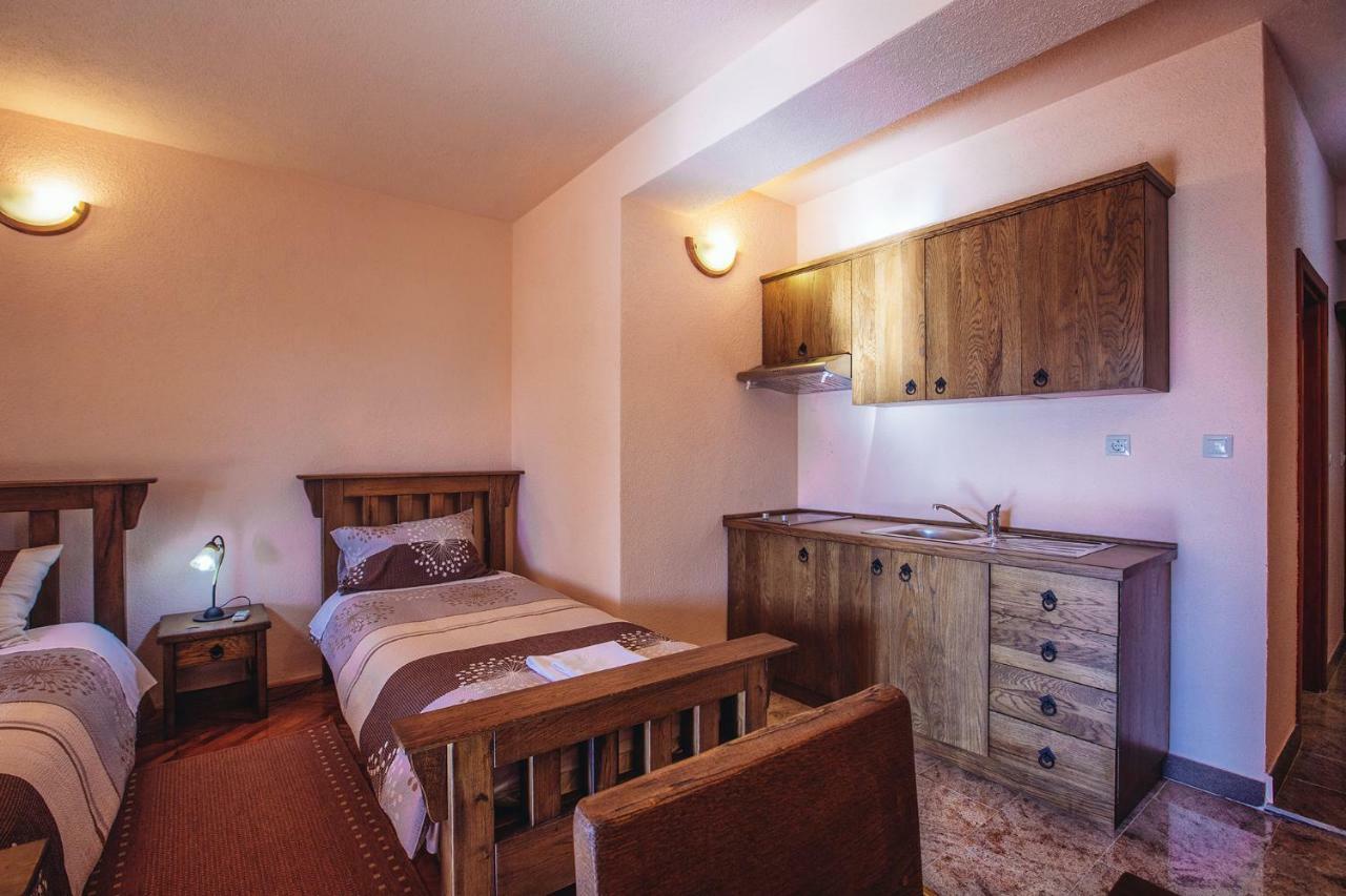 Apartmani I Sobe Dinko Starigrad Paklenica Exterior foto