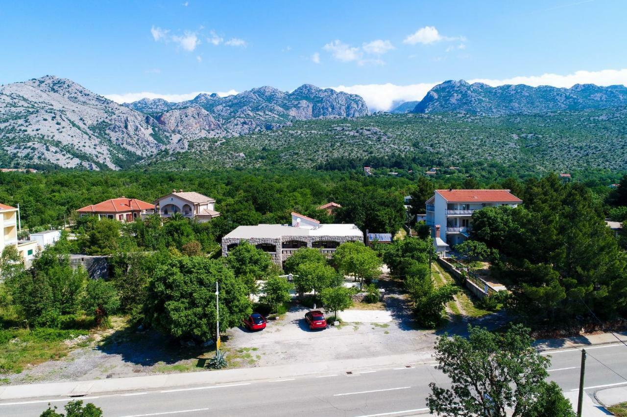 Apartmani I Sobe Dinko Starigrad Paklenica Exterior foto
